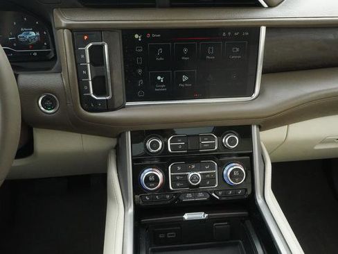 Used 2024 GMC Yukon Denali w/ Denali Reserve Package image 19