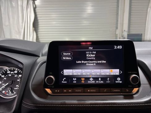 Used 2025 Nissan Rogue SV FWD image 27