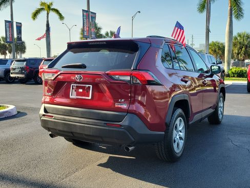 Used 2020 Toyota RAV4 LE FWD image 11