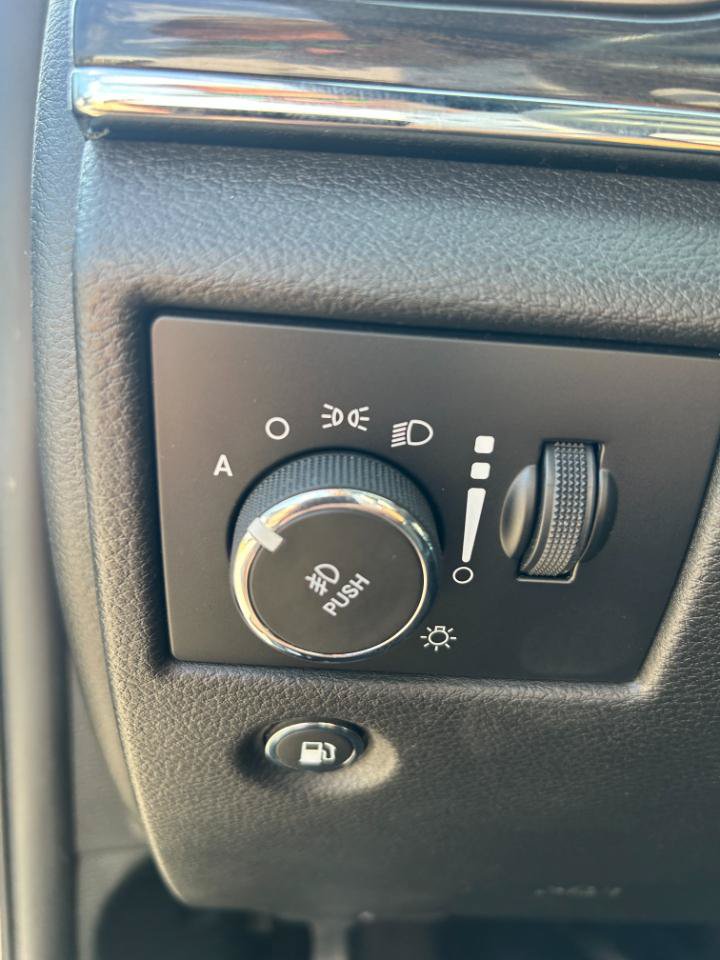 Used 2018 Jeep Grand Cherokee Overland AWD/4WD image 16