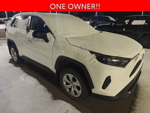Used 2021 Toyota RAV4 LE image 3