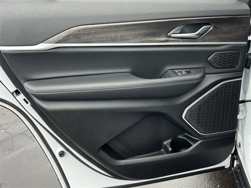 New 2025 Jeep Grand Cherokee L Limited w/ Trailer Tow Package image 41