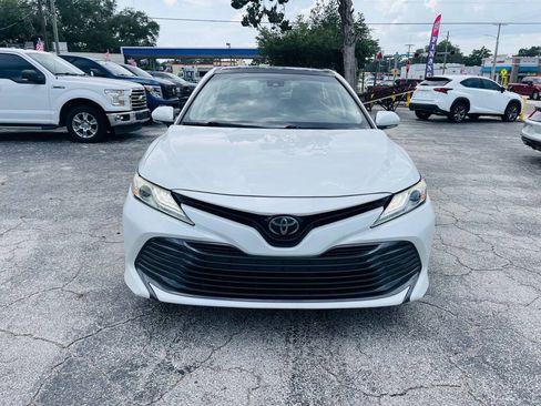 Used 2019 Toyota Camry XLE FWD image 3