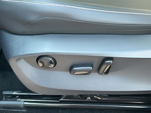 Used 2023 Volkswagen Tiguan SE w/ Panoramic Sunroof Package FWD image 20