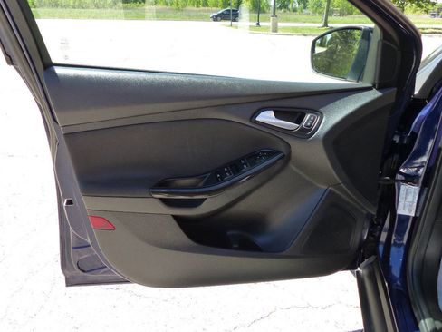 Used 2017 Ford Focus Titanium FWD image 21
