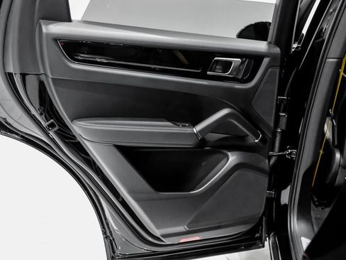 Used 2023 Porsche Cayenne image 53