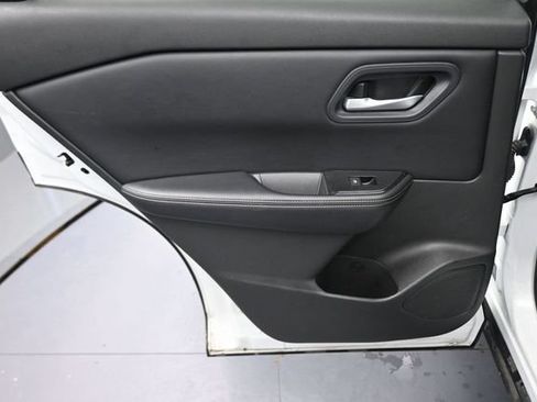 Used 2024 Nissan Rogue SV FWD image 18
