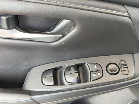 Certified 2025 Nissan Sentra SV FWD image 19