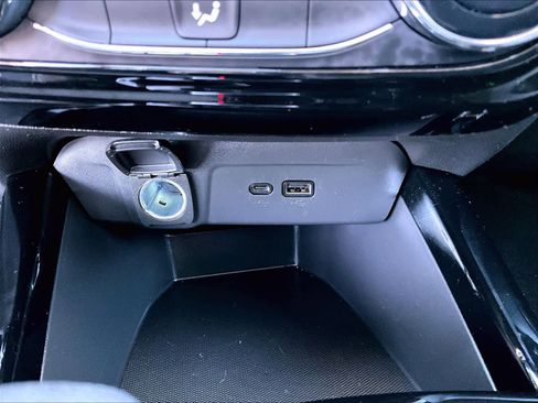 Used 2025 Chevrolet Trax LT image 28