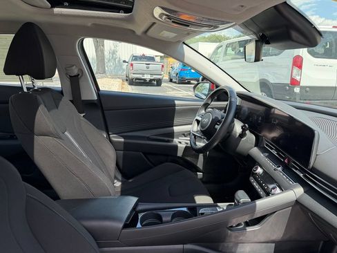 Used 2025 Hyundai Elantra SEL FWD image 32