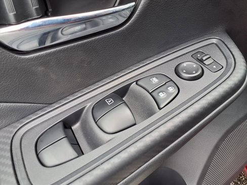 New 2025 Nissan Versa SV w/ Trunk Package FWD image 18
