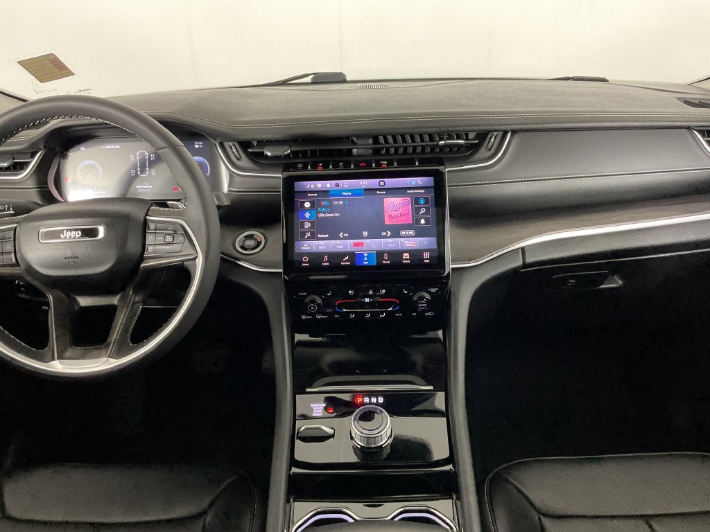 Used 2023 Jeep Grand Cherokee L Limited w/ Luxury Tech Group II AWD/4WD image 17