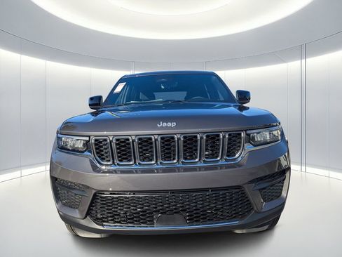 New 2025 Jeep Grand Cherokee Laredo X w/ Trailer Tow Package image 9