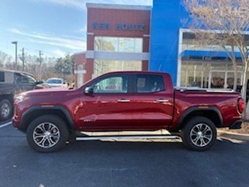 Used 2024 GMC Canyon AT4 w/ Technology Package image 2