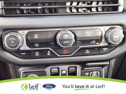 Used 2026 Jeep Gladiator Mojave AWD/4WD image 14