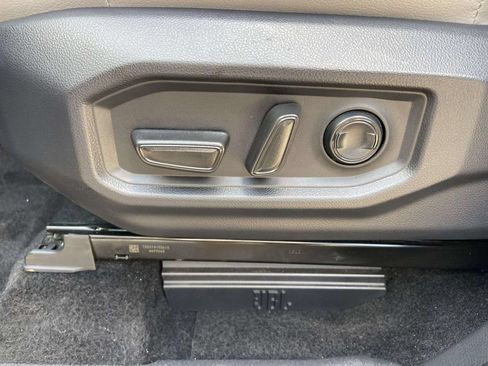 Used 2026 Toyota Tundra Limited AWD/4WD image 16