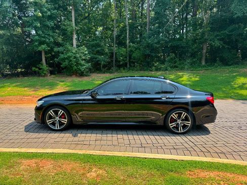 Used 2019 BMW 740i w/ M Sport Package RWD image 2