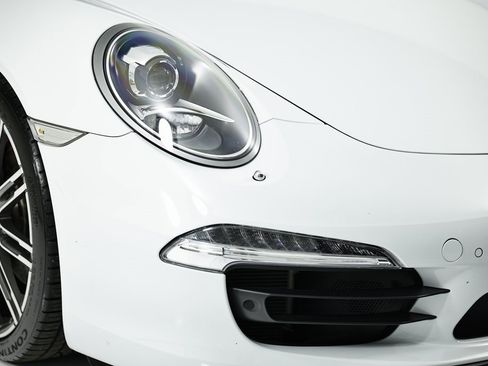 Used 2015 Porsche 911 Targa 4S image 11