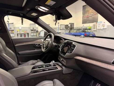 Used 2023 Volvo XC90 B6 Ultimate w/ Protection Package Premier image 28