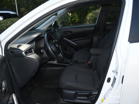 Used 2025 Toyota Corolla LE FWD image 7