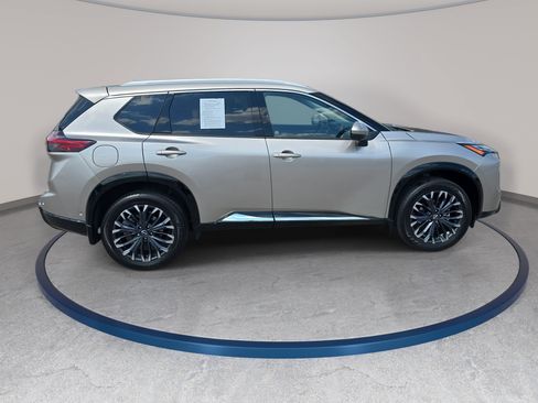 Certified 2024 Nissan Rogue Platinum AWD/4WD image 4