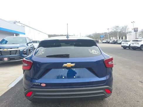 Used 2024 Chevrolet Trax LS w/ LS Convenience Package image 5
