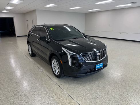 Used 2023 Cadillac XT4 Luxury w/ Driver Awareness Package image 3