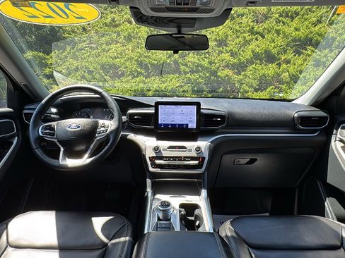 Certified 2022 Ford Explorer XLT w/ Equipment Group 202A AWD/4WD image 27