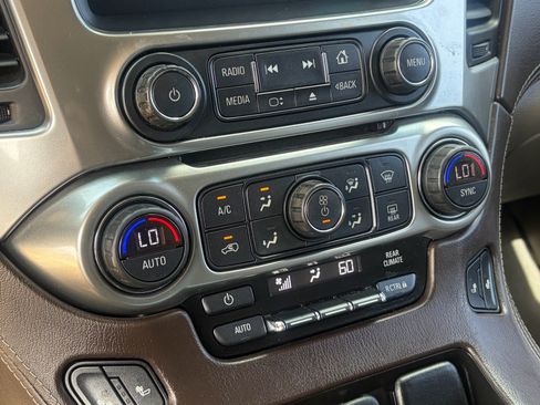 Used 2017 Chevrolet Suburban LT w/ Luxury Package RWD image 24