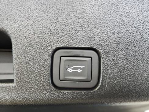 Certified 2025 Buick Enclave Preferred image 17