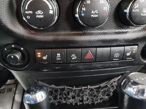 Used 2013 Jeep Wrangler Unlimited Sahara w/ Dual Top Group image 18