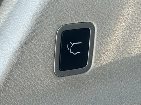 Used 2023 Chrysler Voyager LX FWD image 32