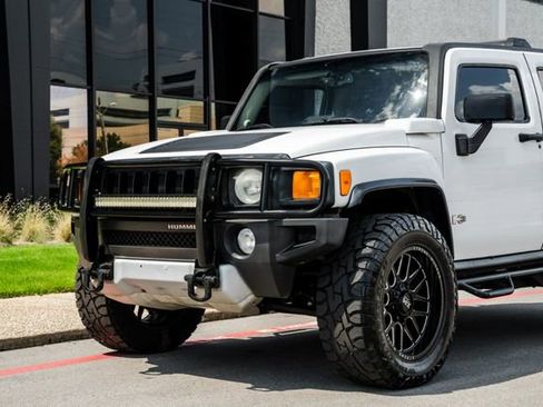 Used 2009 HUMMER H3 Alpha image 43