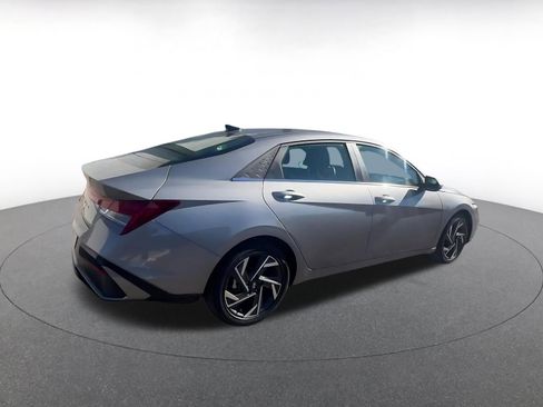 Used 2025 Hyundai Elantra Limited image 15