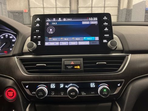 Used 2018 Honda Accord EX image 23