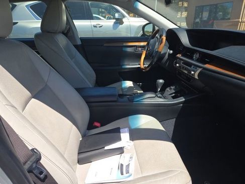 Used 2015 Lexus ES 300h w/ Navigation System Package FWD image 13