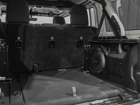 Used 2018 Jeep Wrangler Unlimited Sahara image 58