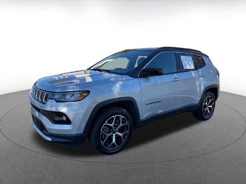 Used 2025 Jeep Compass Limited image 4