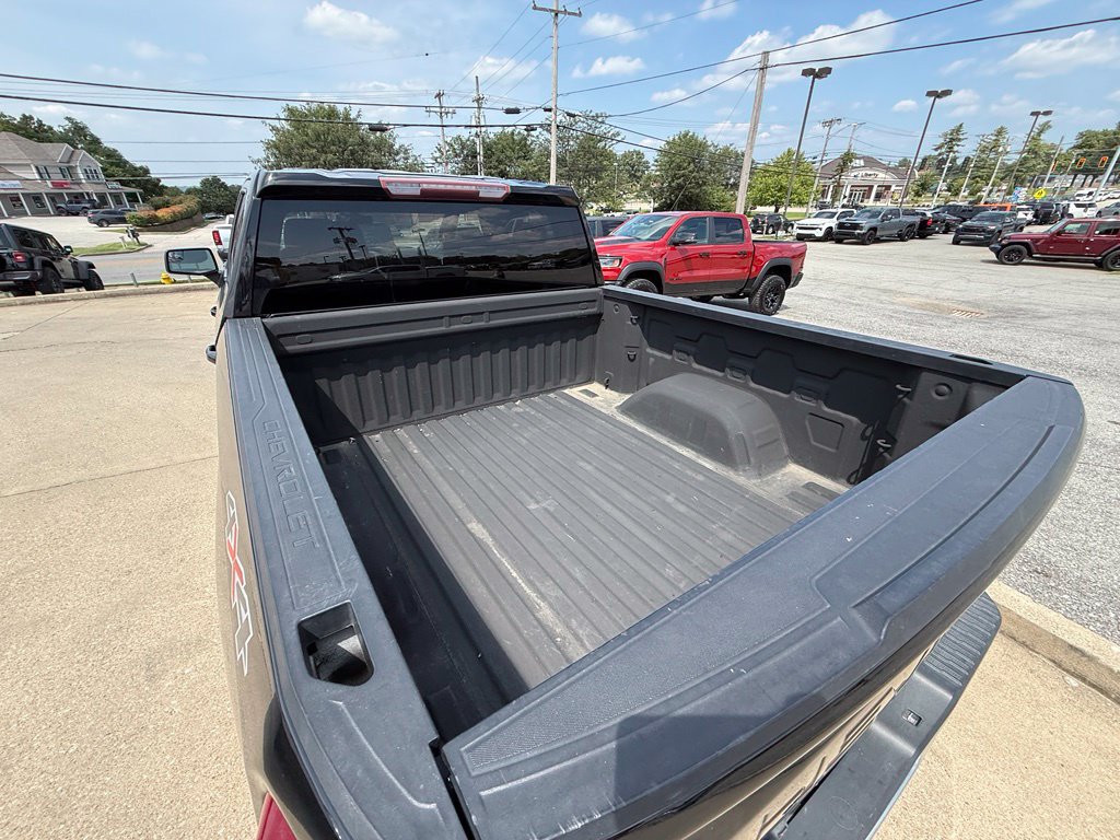 Used 2020 Chevrolet Silverado 1500 LT w/ LT Value Package AWD/4WD image 8