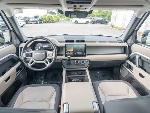 Used 2024 Land Rover Defender 130 X-Dynamic SE AWD/4WD image 18