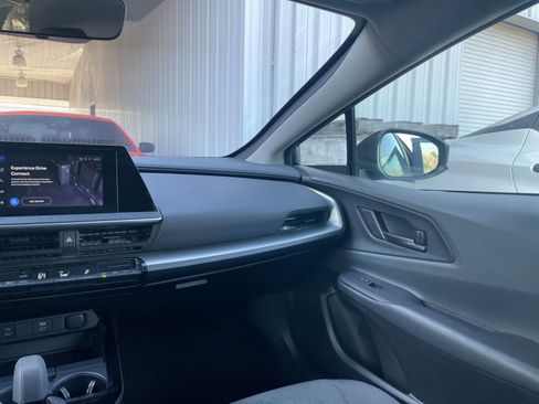 Used 2025 Toyota Prius LE image 33