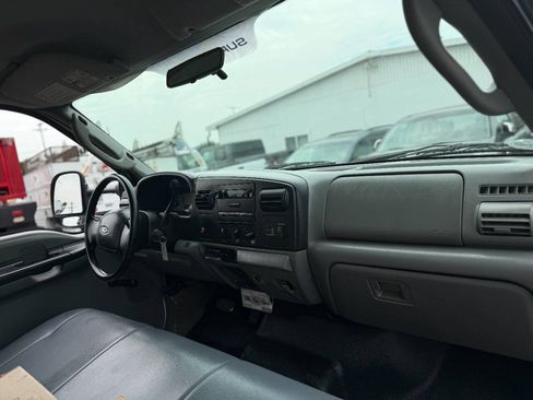 Used 2006 Ford F450 2WD Regular Cab Super Duty image 30