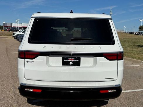 Used 2024 Jeep Wagoneer L Series III w/ Flexible Seating Group image 7