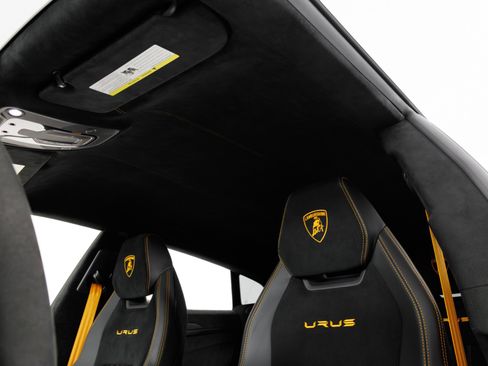 Used 2024 Lamborghini Urus Performante AWD/4WD image 17