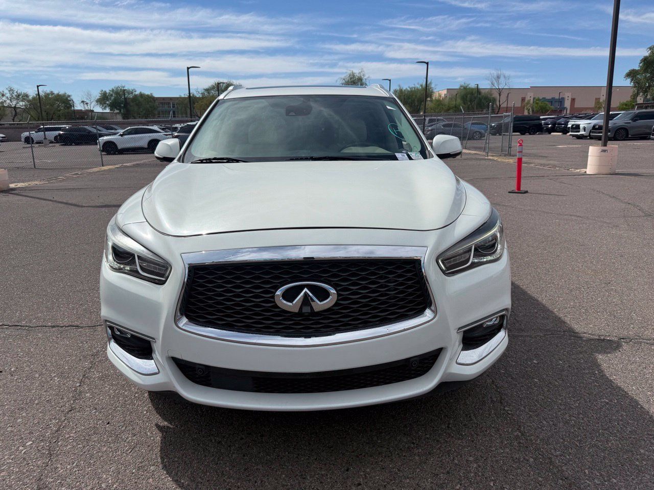 Used 2020 INFINITI QX60 Luxe w/ Essential Package FWD image 2