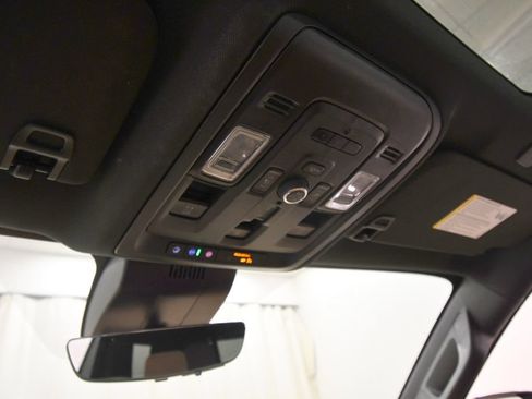 Used 2023 Chevrolet Tahoe Premier AWD/4WD image 28
