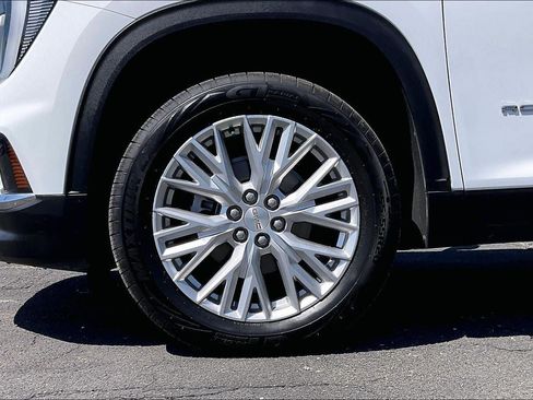 Used 2024 GMC Acadia Elevation AWD/4WD image 9