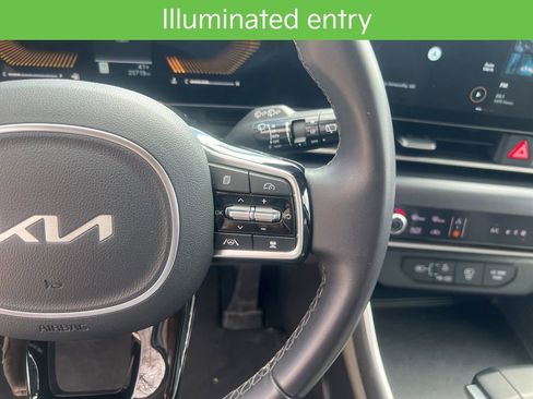 Used 2025 Kia Carnival image 19