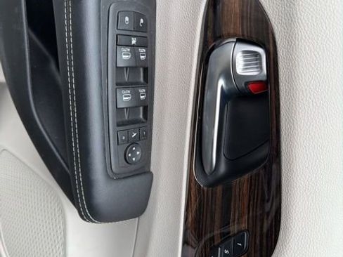 Used 2023 Chrysler Pacifica Limited FWD image 19
