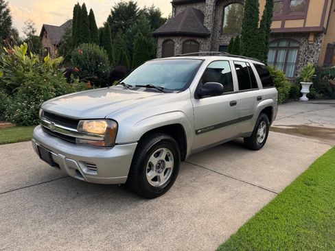 Used 2004 Chevrolet TrailBlazer LS w/ LS Preferred Equipment Group AWD/4WD image 2